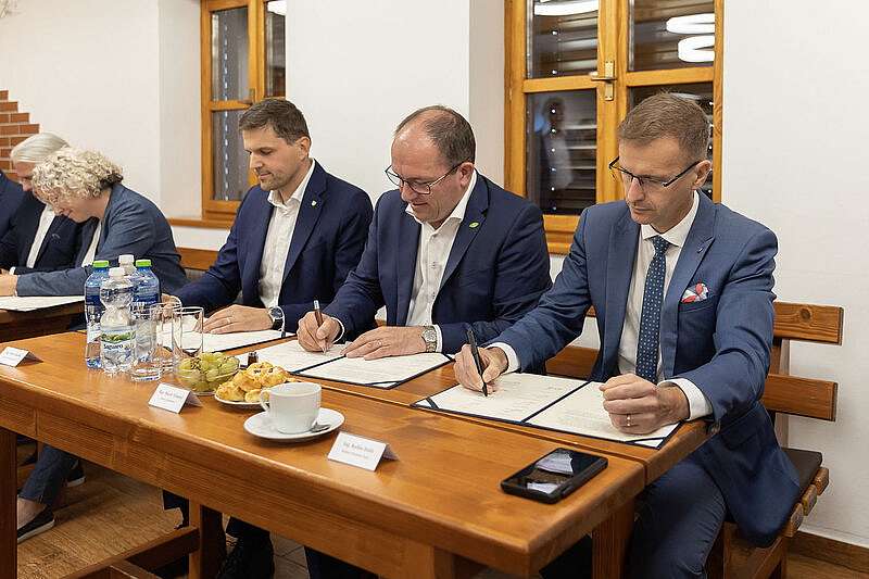 Podpis memoranda o výstavbě vodního díla Vlachovice